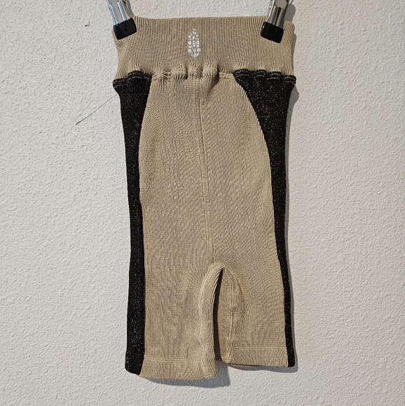 Free People Movement Rise & Shine Shorts in Size Medium large - Picture 7 of 7